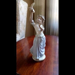 Nao by Lladro "Girl Releasing Dove"